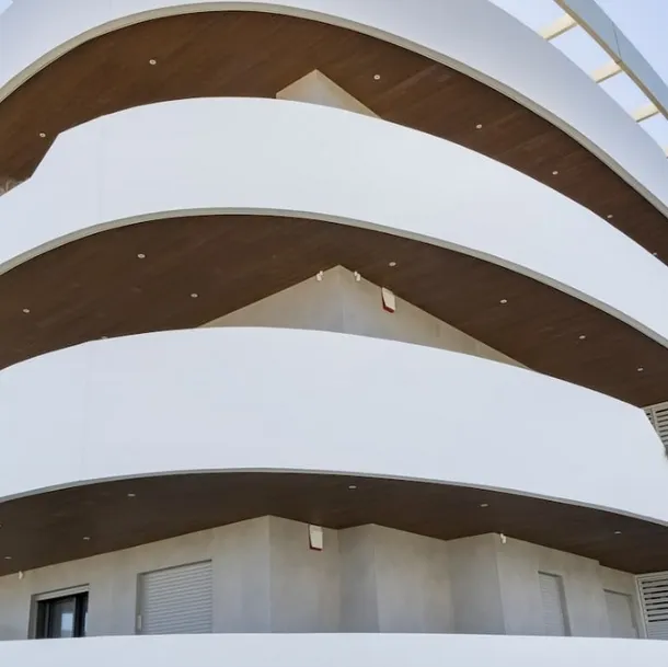 Boiserie Ultrashield Twix Full Claddy en teck par Déco