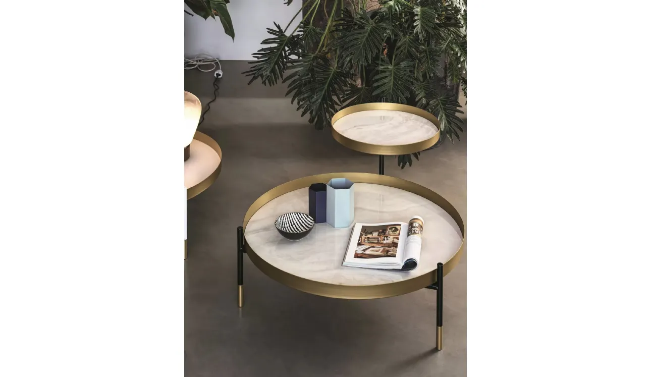 Table basse Planet avec plateaux en SuperMarbre et structure en acier laqué de Bontempi.