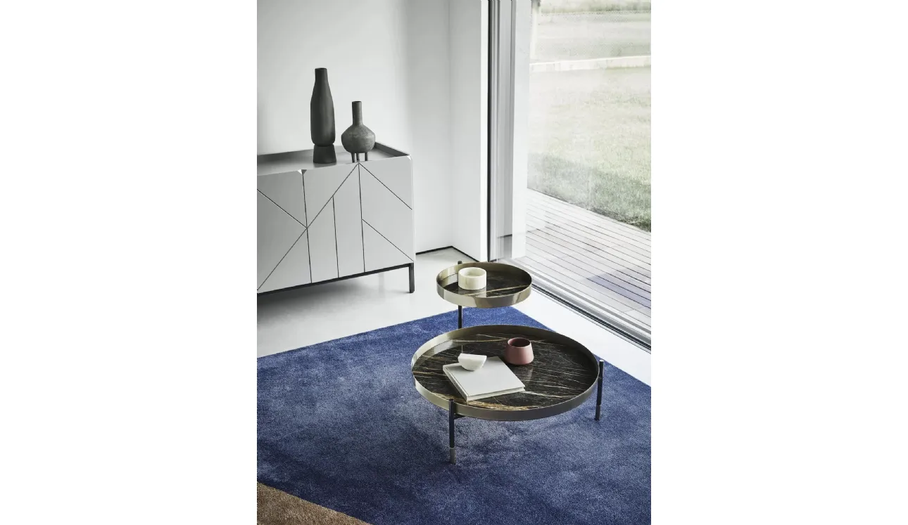 Table Planet avec plans en SuperMarmo et structure en acier laqué de Bontempi