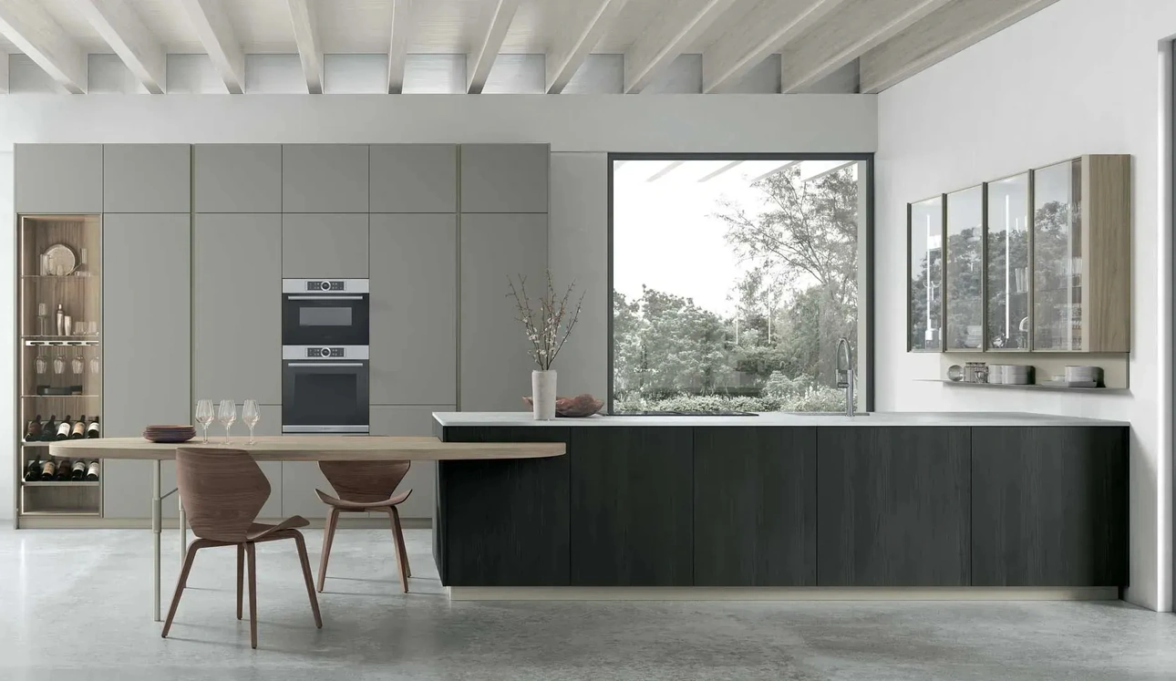 Cuisine moderne en PET gris fumé avec îlot en laric noir Metropolis 15 de Stosa