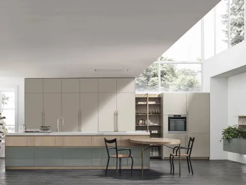 Cuisine moderne avec îlot Color Trend 01 en laqué mat et brillant de Stosa