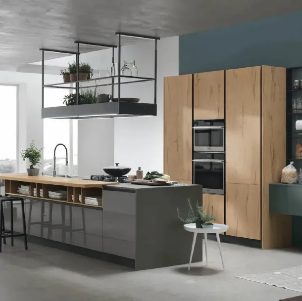 Cuisine moderne avec îlot laqué brillant Ardoise et Chêne Nature Infinity 15 de Stosa