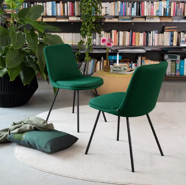 Chaise rembourrée en tissu Hedra de Connubia