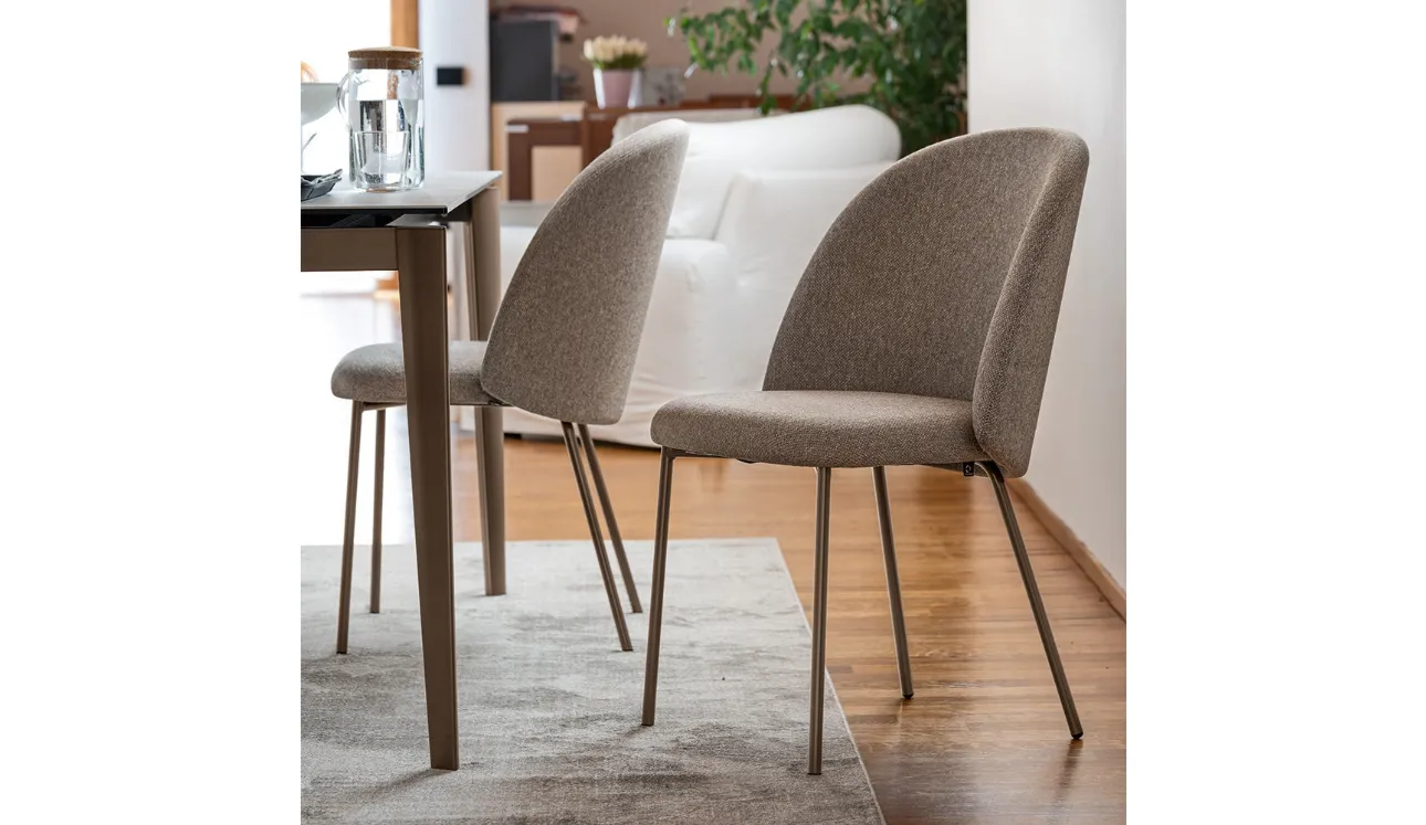 Chaise rembourrée Tuka Mid de Connubia