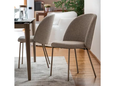 Chaise rembourrée Tuka Mid de Connubia