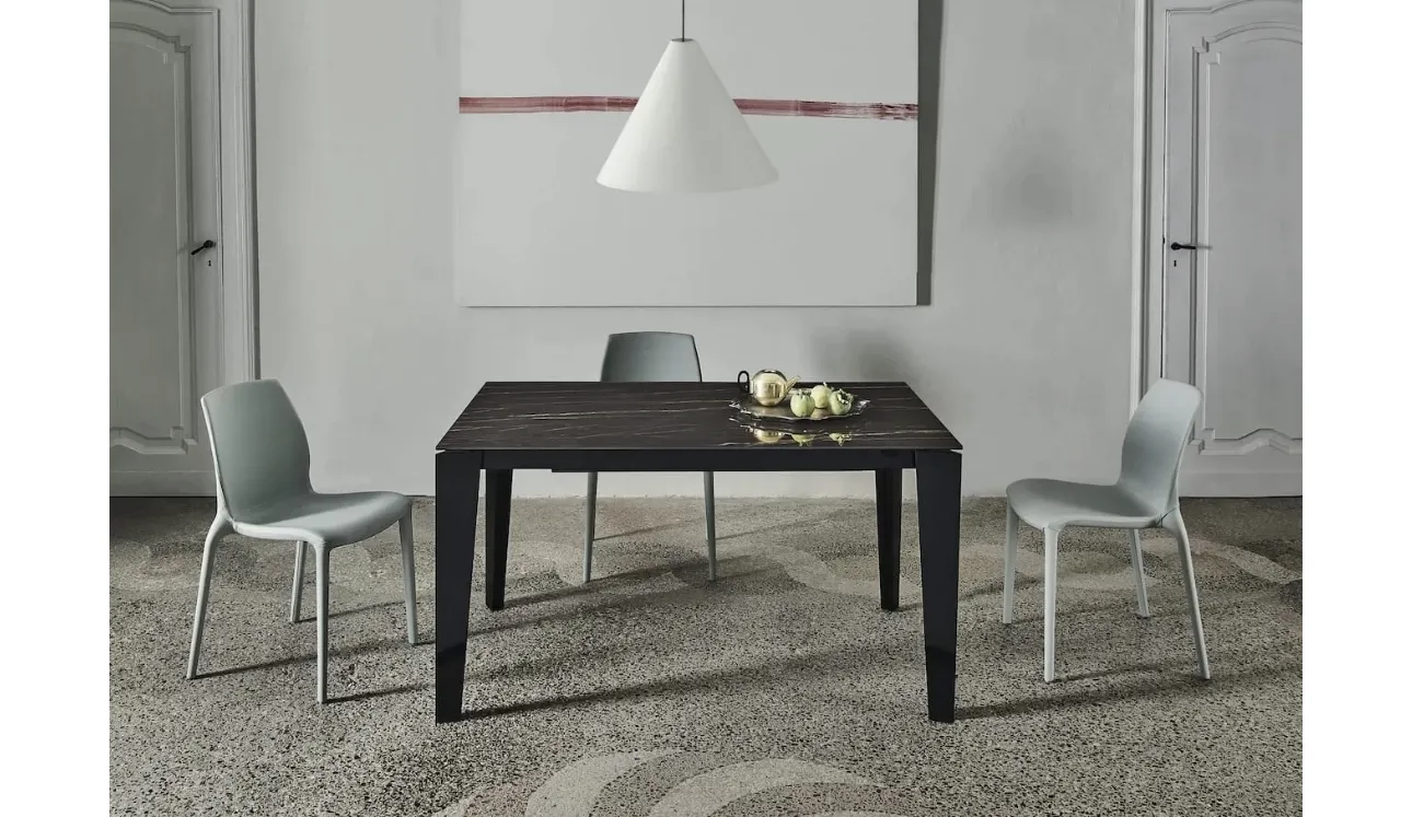 Table extensible Cruz XXL avec dessus en SuperMarmo et base en acier laqué de Bontempi