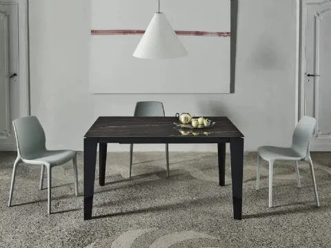 Table extensible Cruz XXL avec dessus en SuperMarmo et base en acier laqué de Bontempi