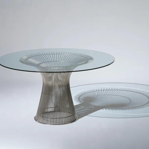 Table excellence avec dessus en verre et pied en métal de Sigerico.