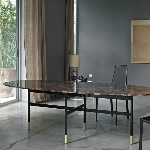 Table de glamour avec dessus en marbre naturel et base en acier laqué de Bontempi