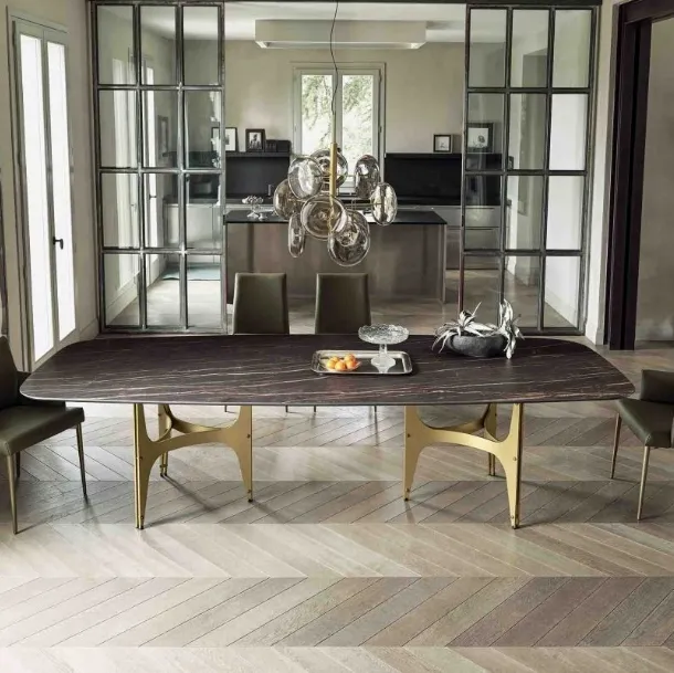 Table Universe XXL avec dessus en SuperMarbre et base en acier laqué de Bontempi.