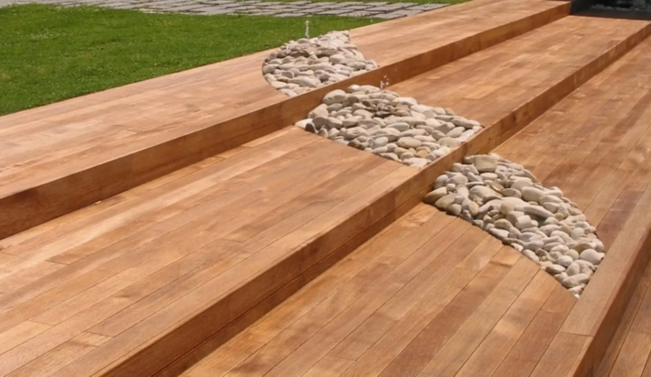 Parquet en teck de Dé